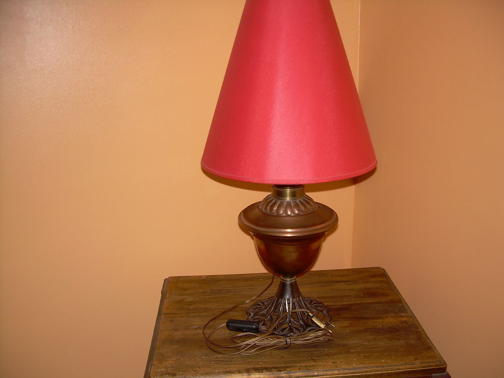 Lampe p&eacute;trole en cuivre transform&eacute;e en lampe de salon Dcoration