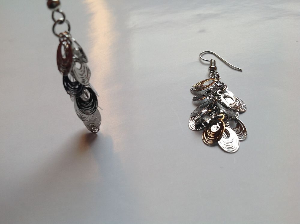BOUCLES OREILLES ARGENT&Eacute;E OVALE "GRAPPE" Envoi Possible
Bijoux et montres