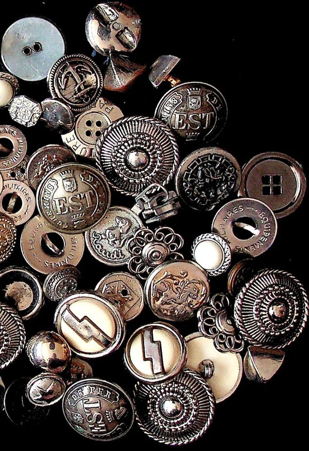 LOT DE 80 BOUTONS ARGENT ARGENTES ou proche du style Vintage 