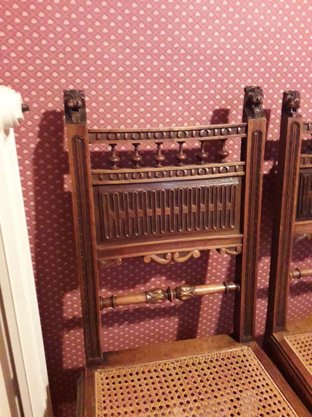 LOT de 10 chaises cann&eacute;es style Henri II Meubles