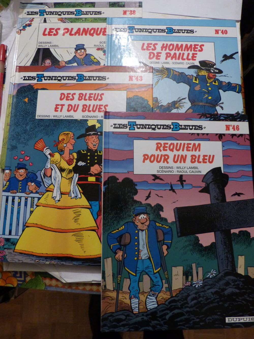 BD - LES TUNIQUES BLEUES a choisir LISEZ TOUT LE TEXTE Livres et BD