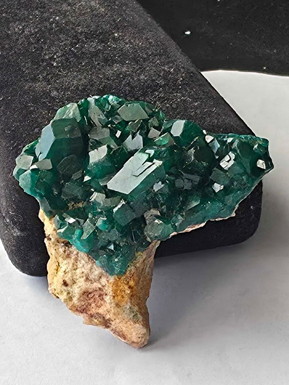 Magnifique Dioptase naturelle du Congo sur gangue-Katanga-26g 