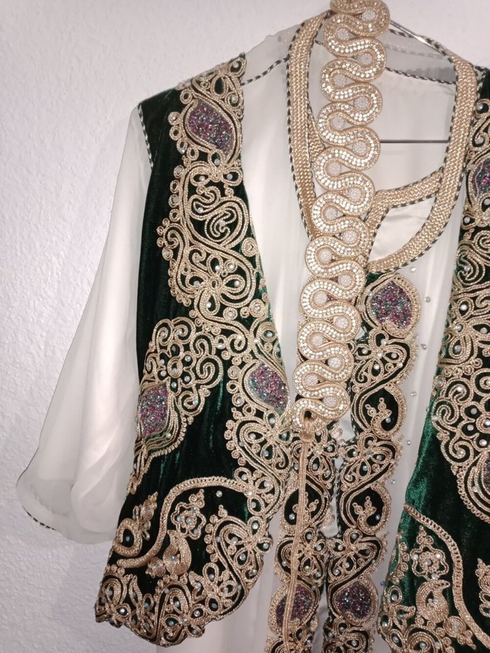 Diff&eacute;rents caftans femmes Vêtements