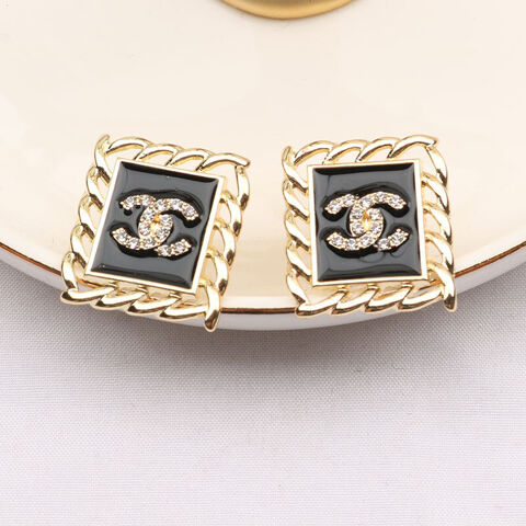 Boucles d'oreilles carres dores fond noir 15 Mulhouse (68)