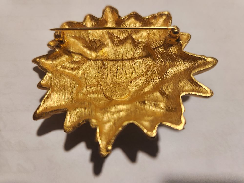 Broche soleil souriant dor&eacute; Christian LACROIX Bijoux et montres