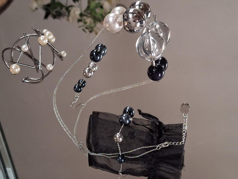 Parure neuve en perles nacr&eacute;es-argent&eacute;es-bleu nuit iris&eacute; Bijoux et montres