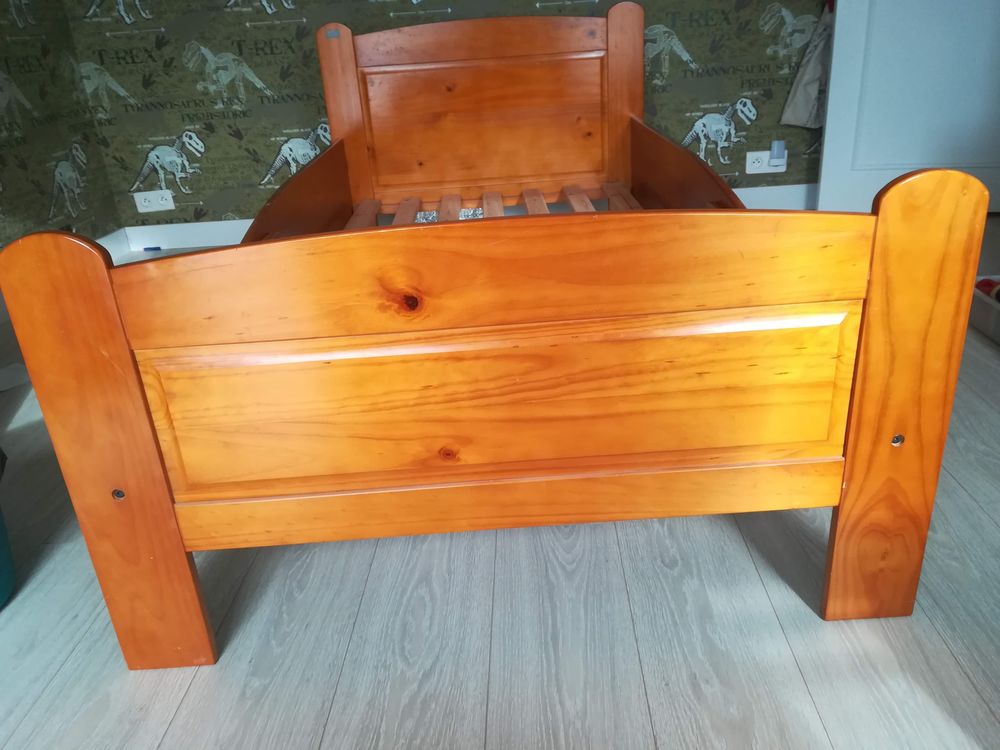 Lit enfant evolutif en bois. Meubles