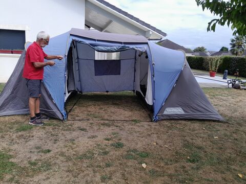 Tente de camping Quechua bleu/gris 4 places deux chambres Pau (64)