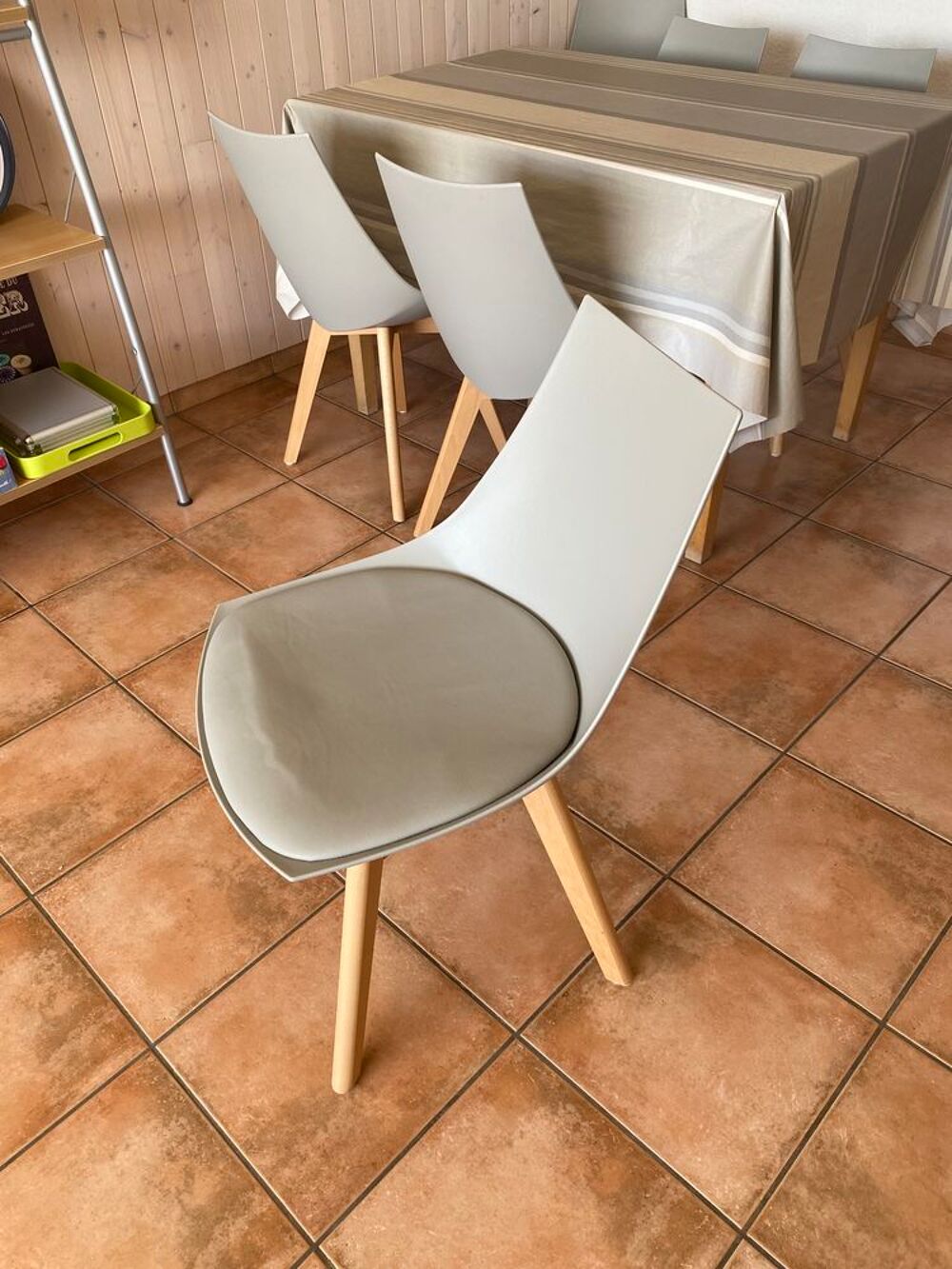Lot 6 chaises-Scandinaves gris clair-Etat neuf-l'Alpe d'Huez Meubles