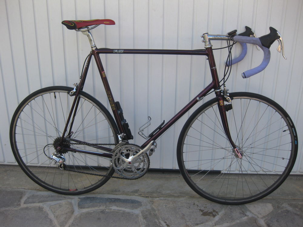 V&eacute;lo de route artisanal Vintage ROUTENS
Taille cadre : 64cm Vélos