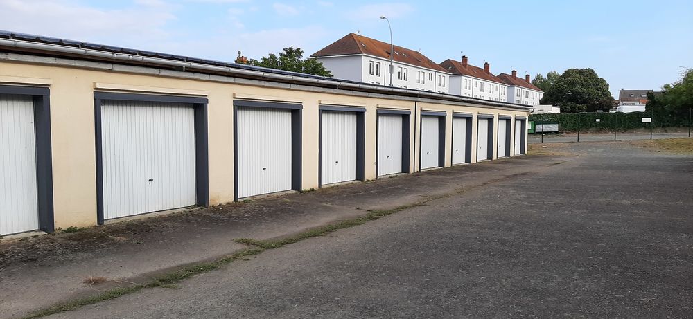 Location Parking/Garage box de stockage/garage. Saint-pavace