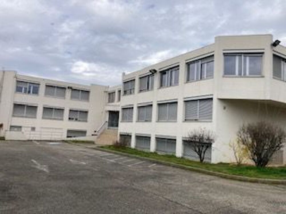   Le titre dLOCATION BUREAU PMR  CHASSIEU Chassieu