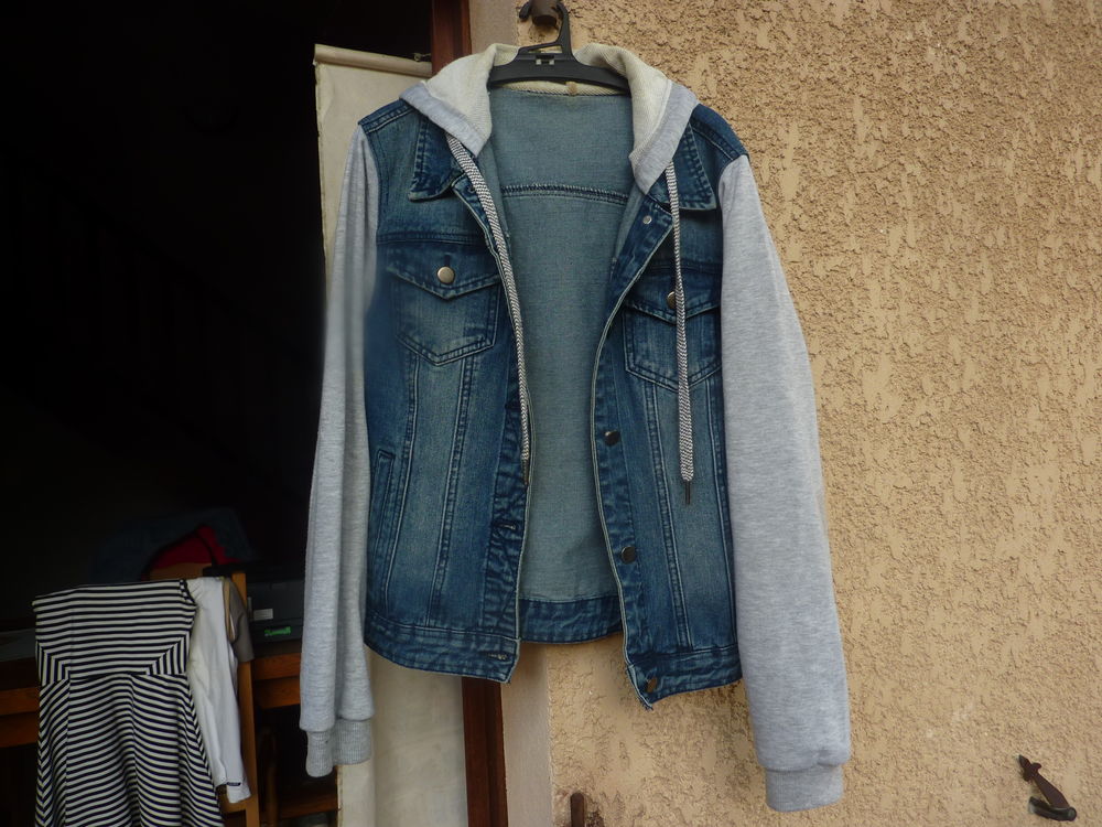 veste en jeans &agrave; capuche 100% coton, taille M
M / 38 / 10&middot;Tr Vêtements