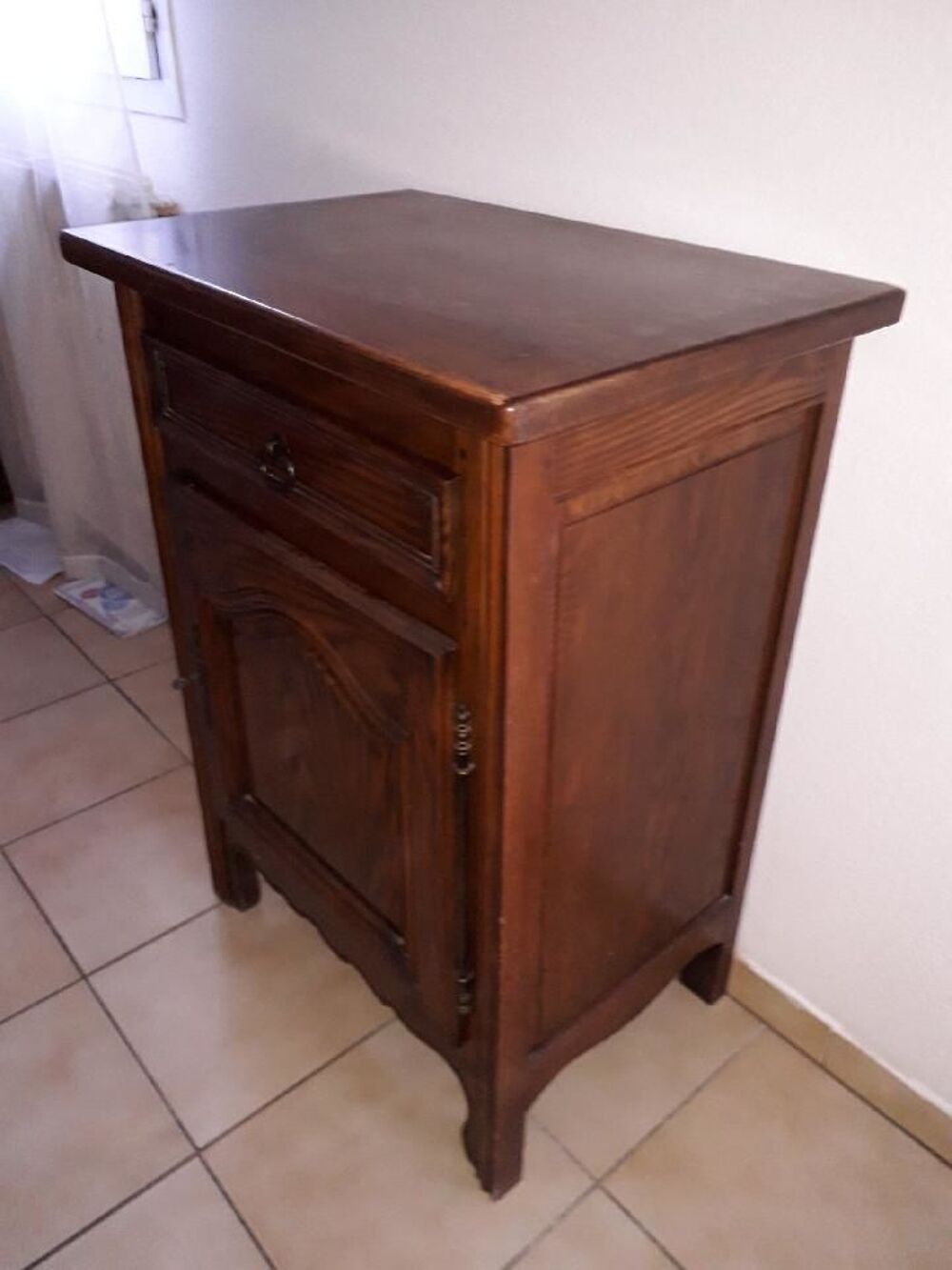 
BUFFET MIROIR TABLE CHAISES CONFITURIER
Meubles