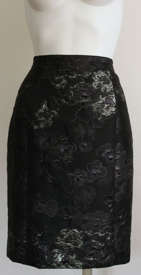 Jupe noire lurex NINA RICCI T.38 Fr
polyester et soie 120 Issy-les-Moulineaux (92)