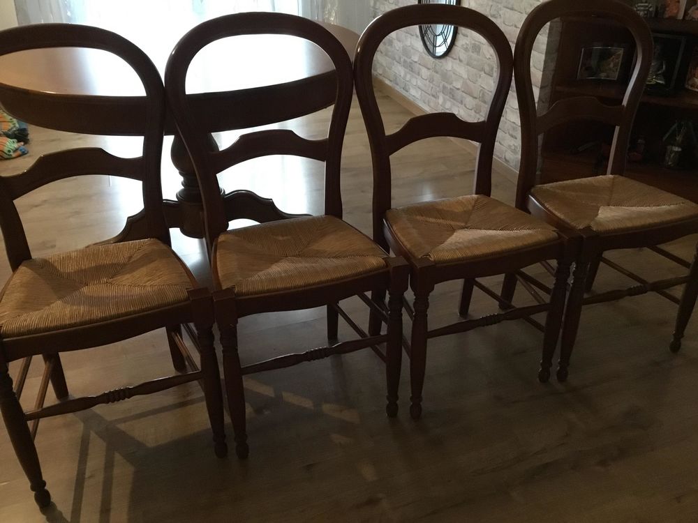 Table + 4 chaises + bahu Meubles