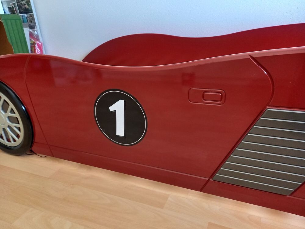 Lit voiture + sommier + matelas + armoire Mobilier enfants