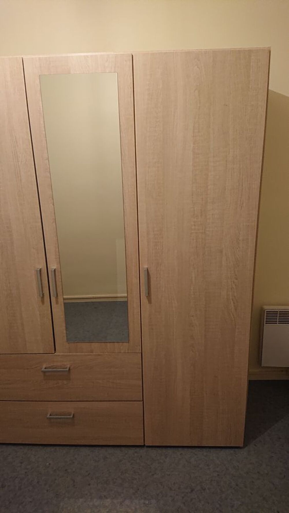 Armoire 3 portes 2 tiroirs 189euro au lieu de 290euro (But) Meubles