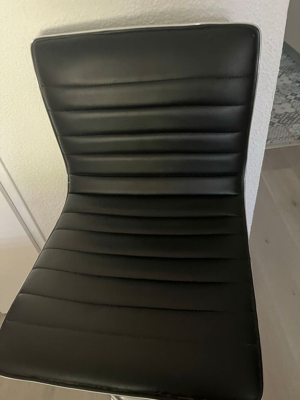 1 chaise de bar similicuir noire Meubles