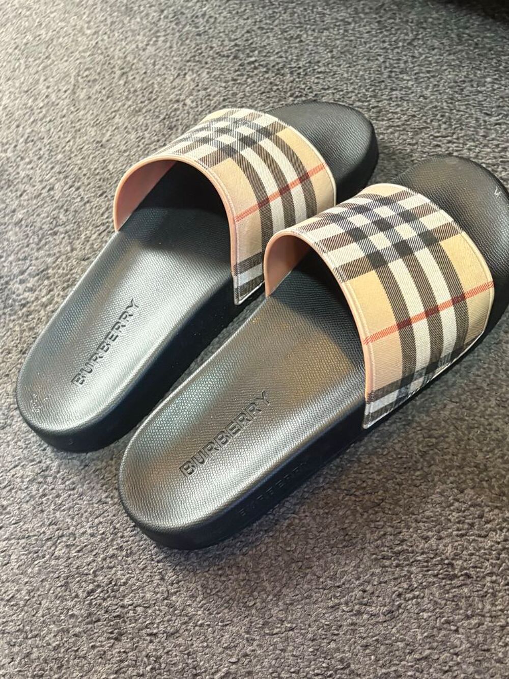 Authentiques claquettes Burberry's Chaussures
