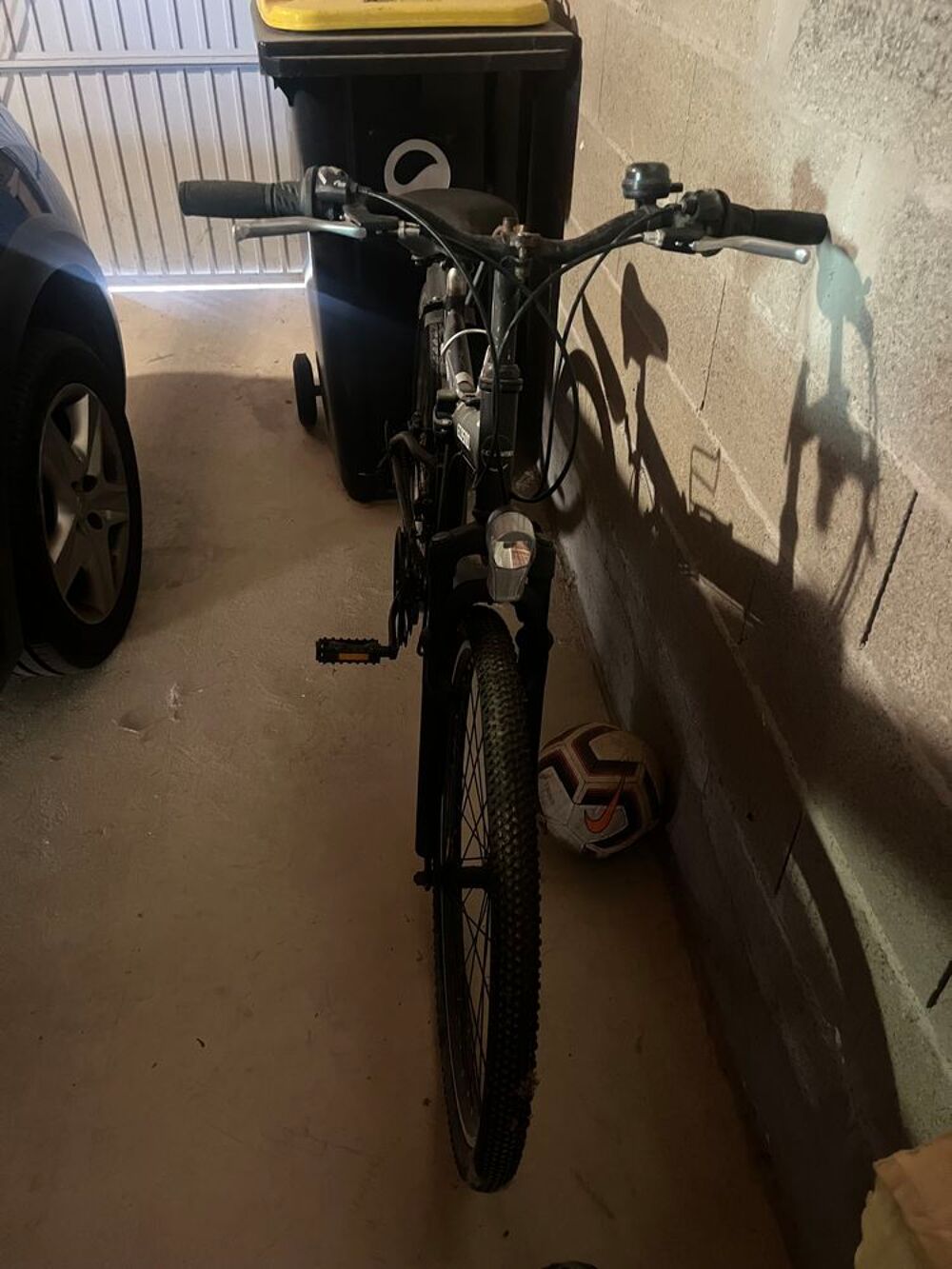 V&eacute;lo VTT noir pliant marque cosmos Vélos