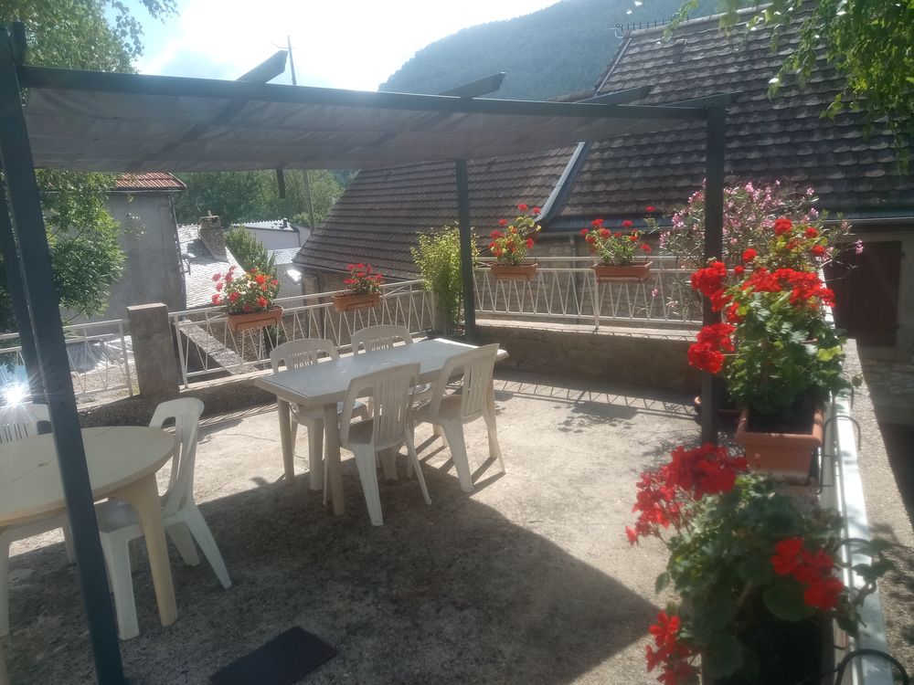   LOZERE Maison en pierre pour 2 à 7 personnes Languedoc-Roussillon, Esclanèdes (48230)