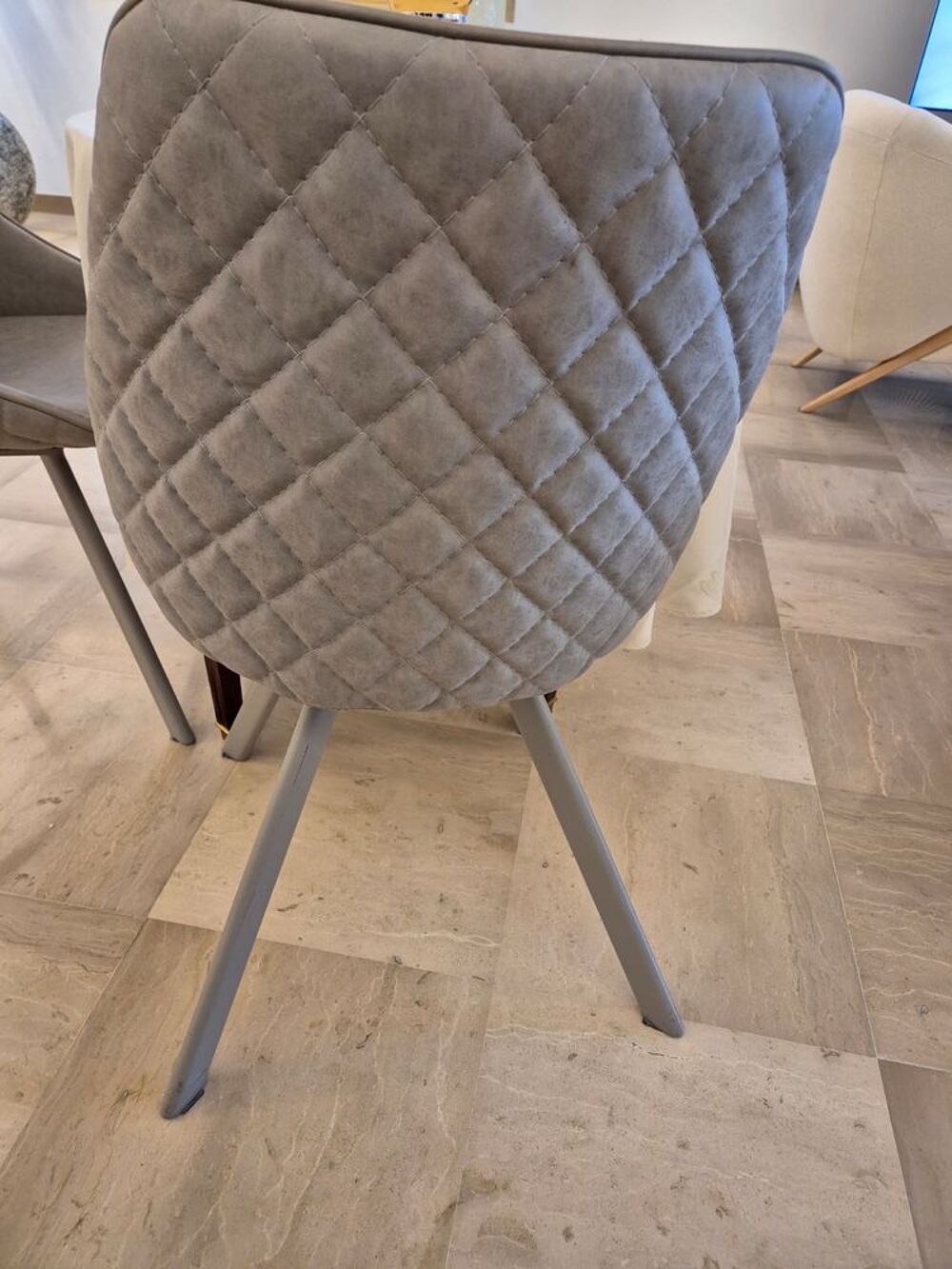CHAISES Meubles