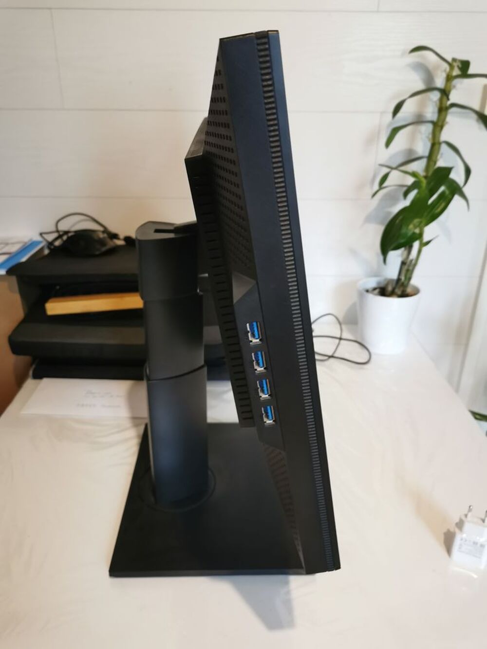 Asus ProArt PA248Q. Meubles