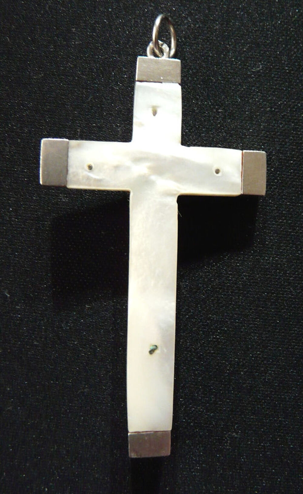 Pendentif Croix-Crucifix en Nacre et Argent ann&eacute;es 1900-1910 Bijoux et montres