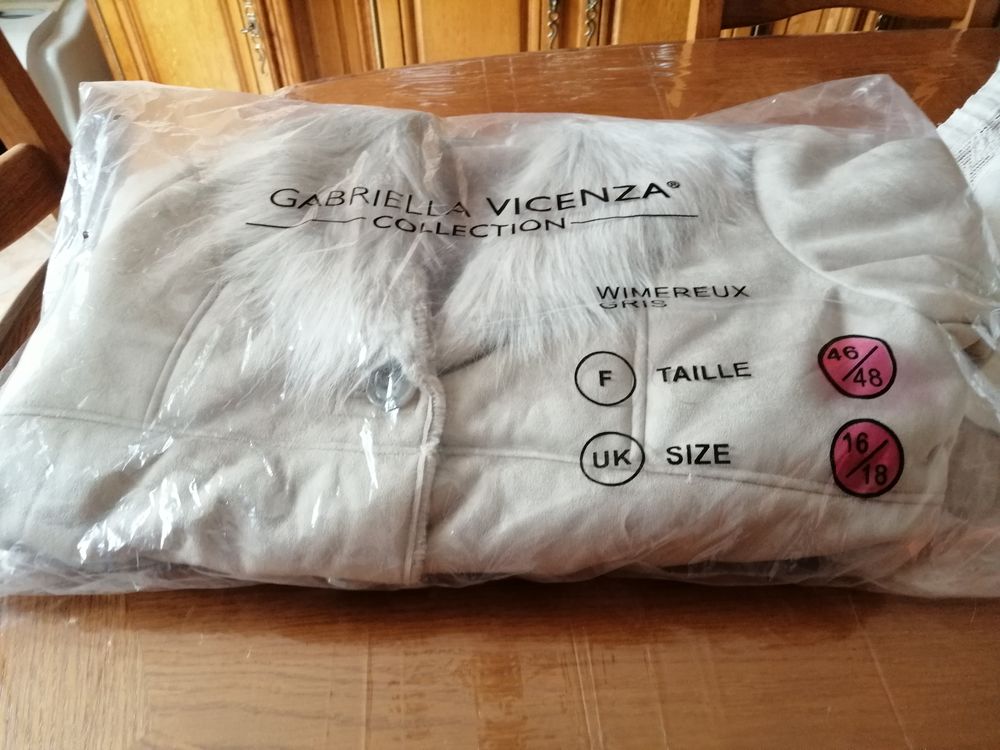 VESTE FAUSSE FOURRURE GABRIELLE VICENZA 46/48 Vêtements