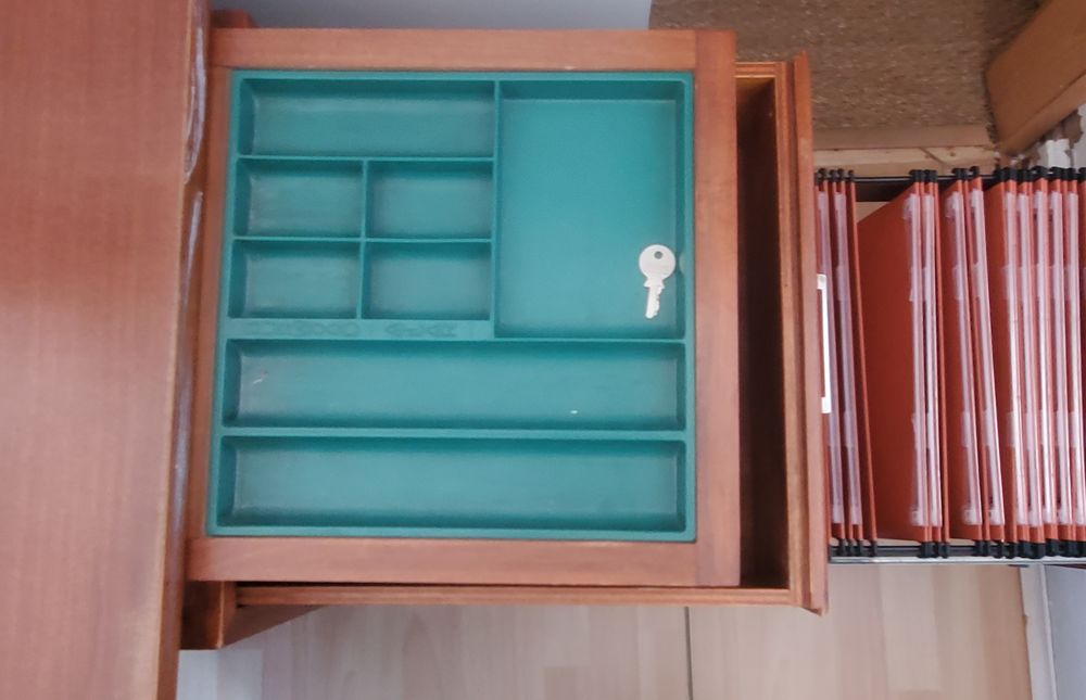 Bureau bois massif marque Burwood Meubles