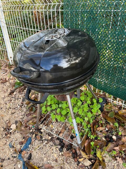 ? Barbecue charbon rond avec couvercle ? Bon �tat 25 Rougiers (83)