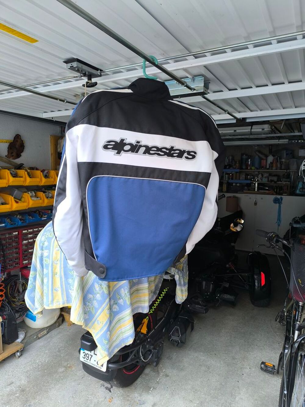 Blouson moto tr&egrave;s peu servi en excellente &eacute;tat Vêtements
