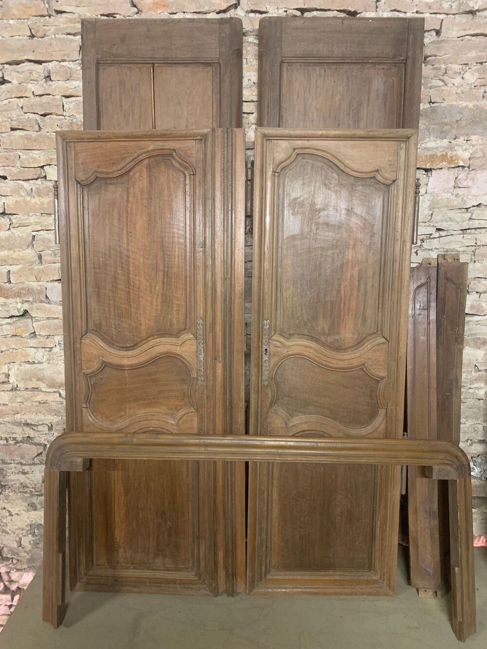 Grande armoire traditionnelle
(autres photos sur demande) Meubles
