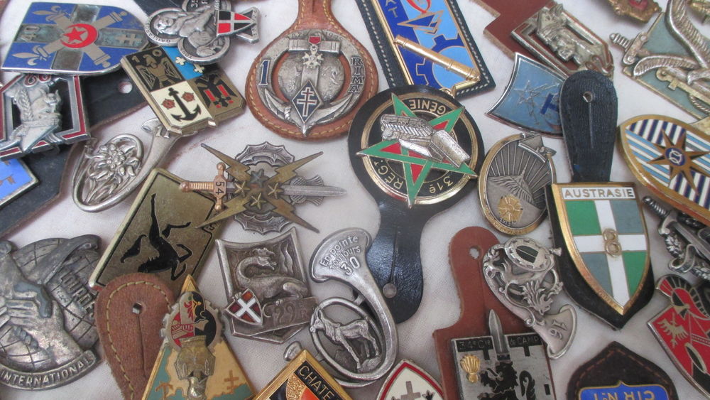 a saisir! lot 105 insignes militaire/civil. 