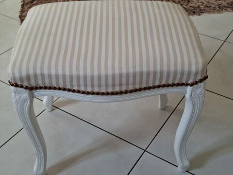 Pouf repose pied beige blanc Naintré (86)