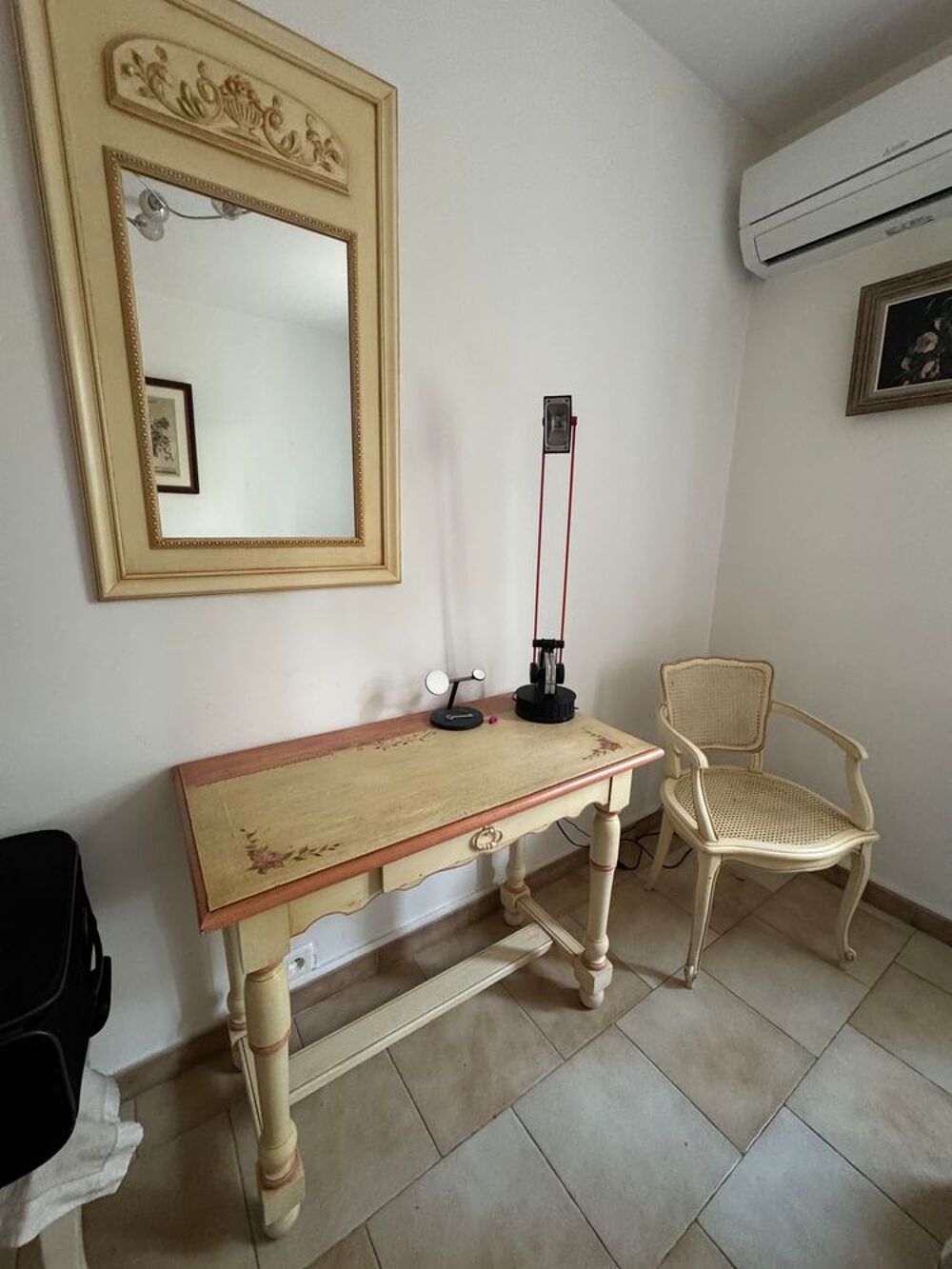 SECRETAIRE AVEC SON MIROIR ET FAUTEIL CANNE Meubles