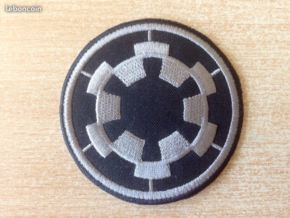 
&Eacute;cusson starwars symbole &eacute;toile noire brod&eacute; gris
Sports