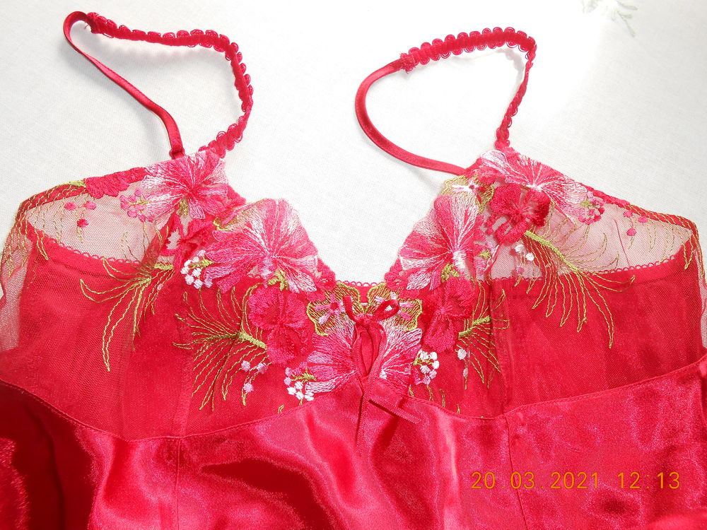 ensemble lingerie en soie rouge taille 38 Vêtements