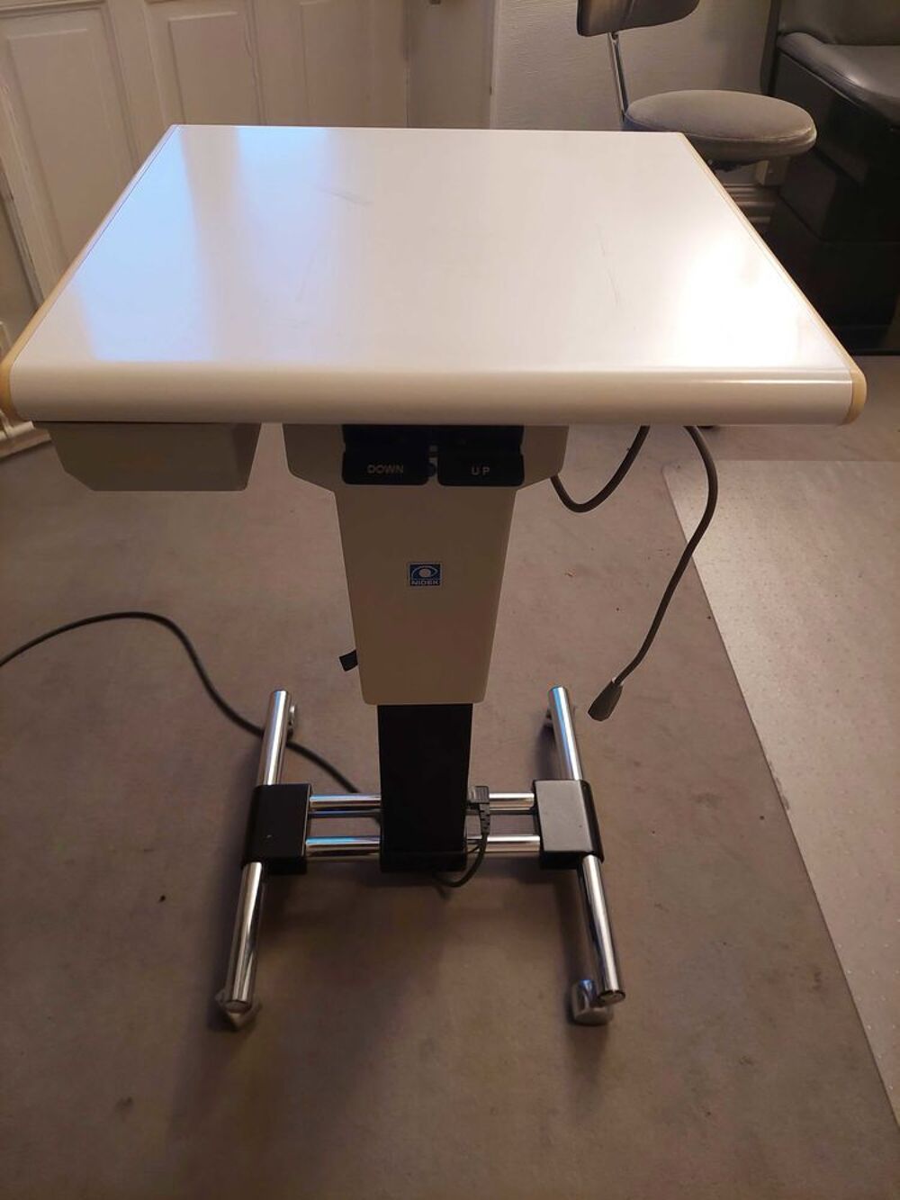 Table++NIDEK+&agrave; +&eacute;l&eacute;vation+&eacute;lectrique Matériel informatique