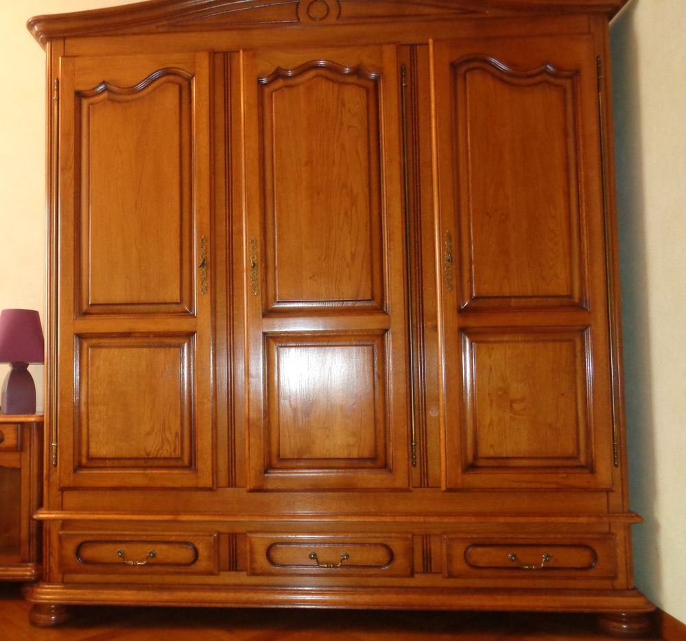 Armoire en ch&ecirc;ne massif Meubles