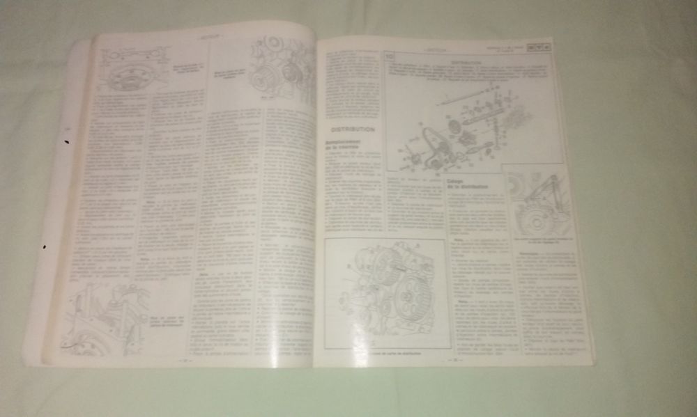 Revue technique R 25 Livres et BD