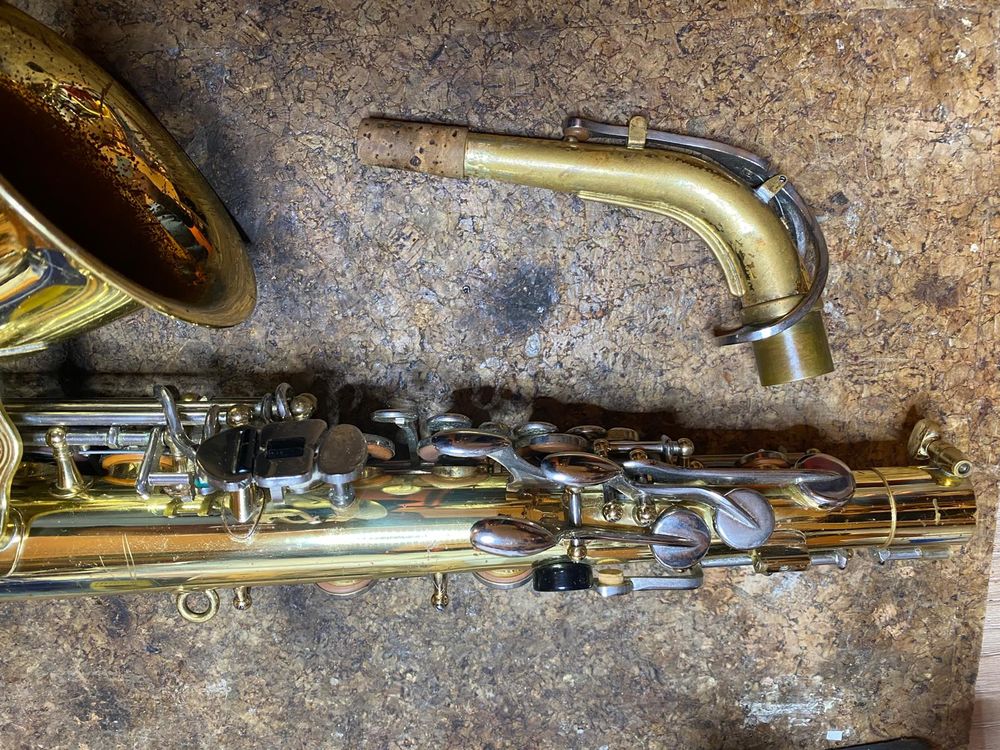 Saxopho Alto Yamaha 21, retamponn&eacute;, dor&eacute; cl&eacute;s argent&eacute;es Instruments de musique
