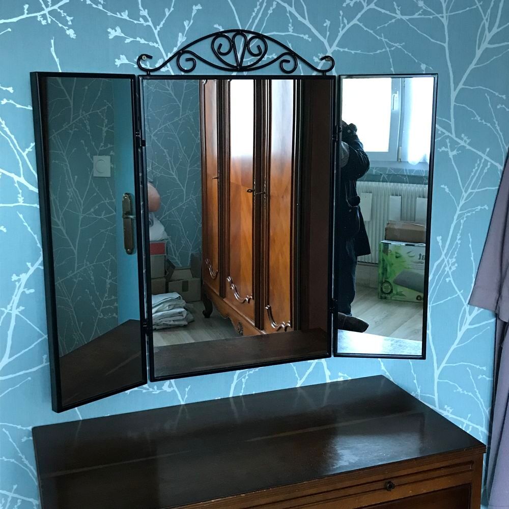 Miroir triptyque mural en m&eacute;tal noir avec porte-bijoux Décoration
