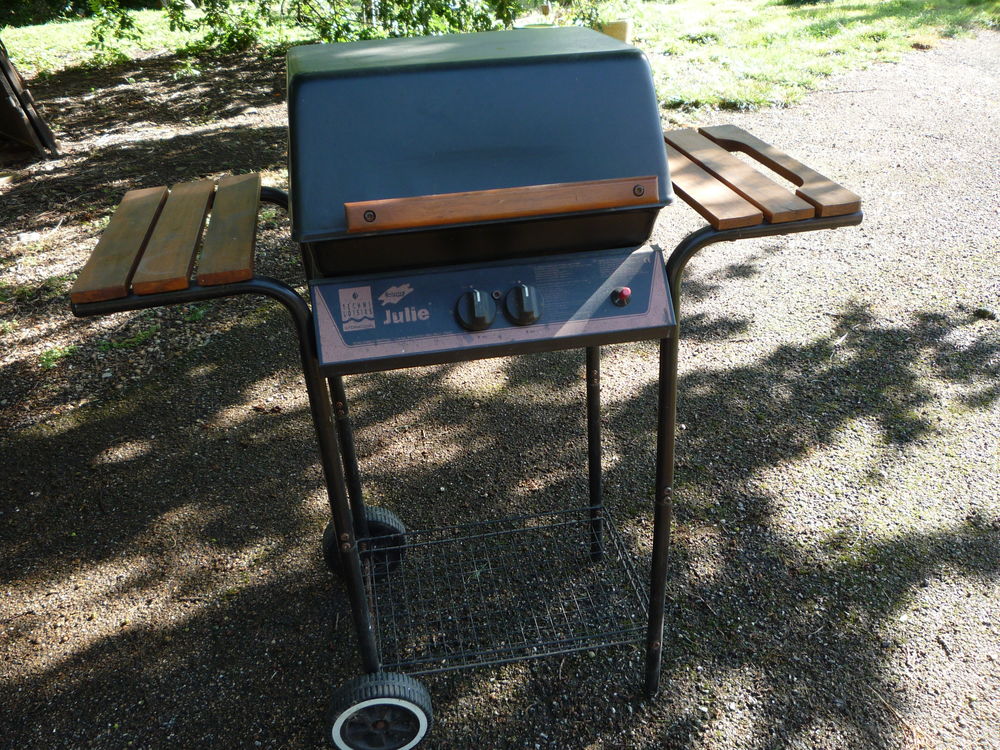 Barbecue gaz et pierre de lave (G) Meubles