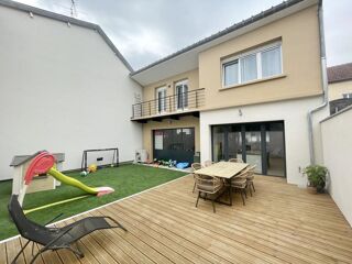 Maison  vendre 6 pices 193 m