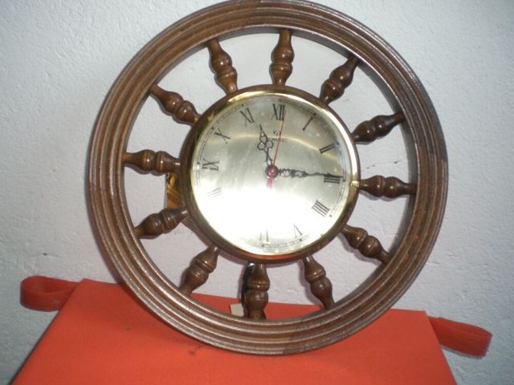 Pendule &quot; Vintage &quot; stock d ancienne Horlogerie 