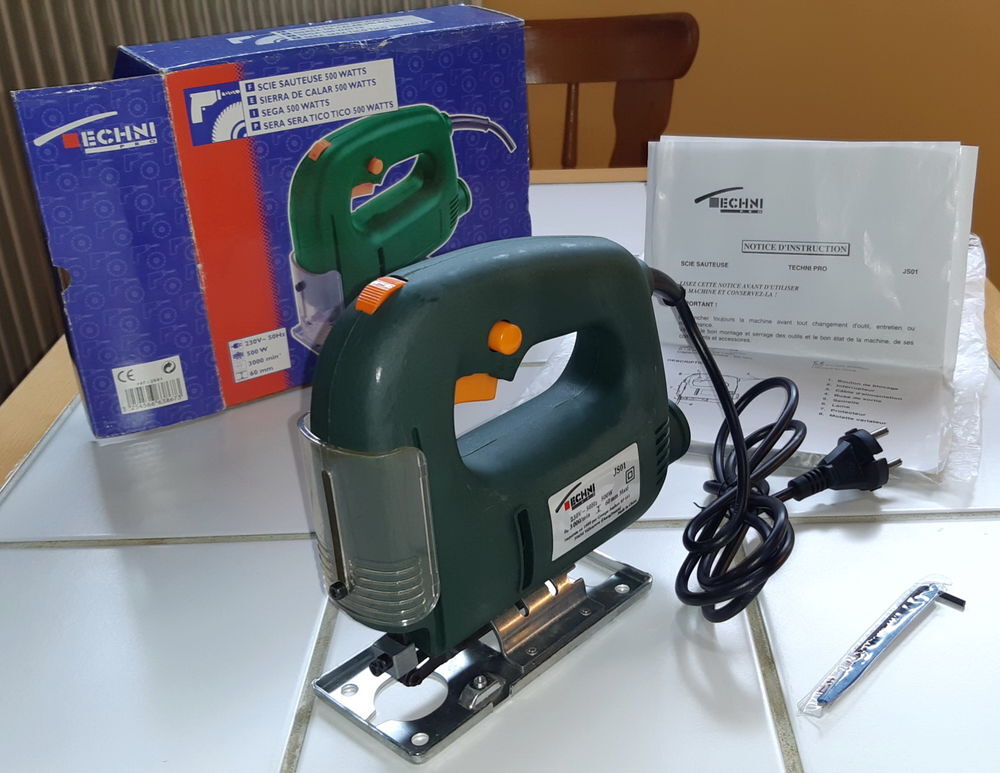 Scie Sauteuse TECHNI-PRO puissance 500W Bricolage