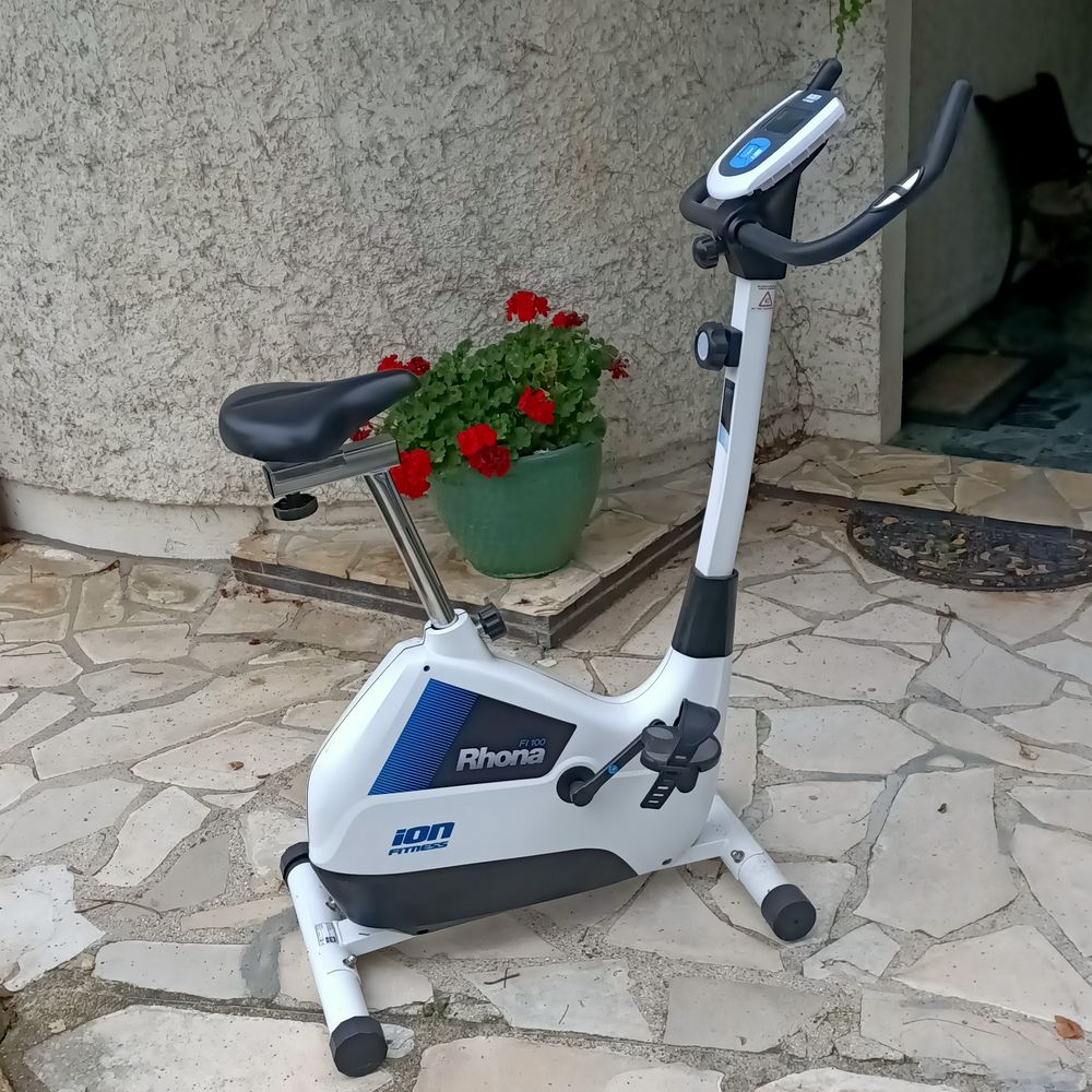 v&eacute;lo d'appartement tr&egrave;s peut servi marque BK I102 Sports