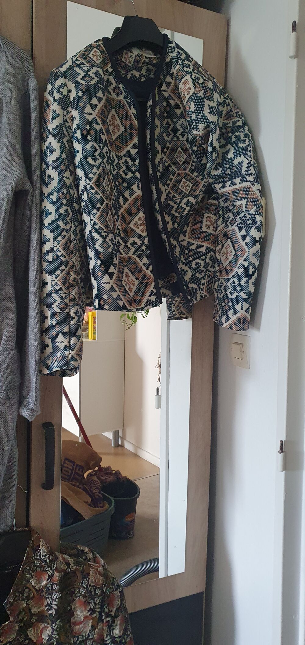 Je suis Audrey Invalide mes veste25eurmanteau 70eur Vêtements